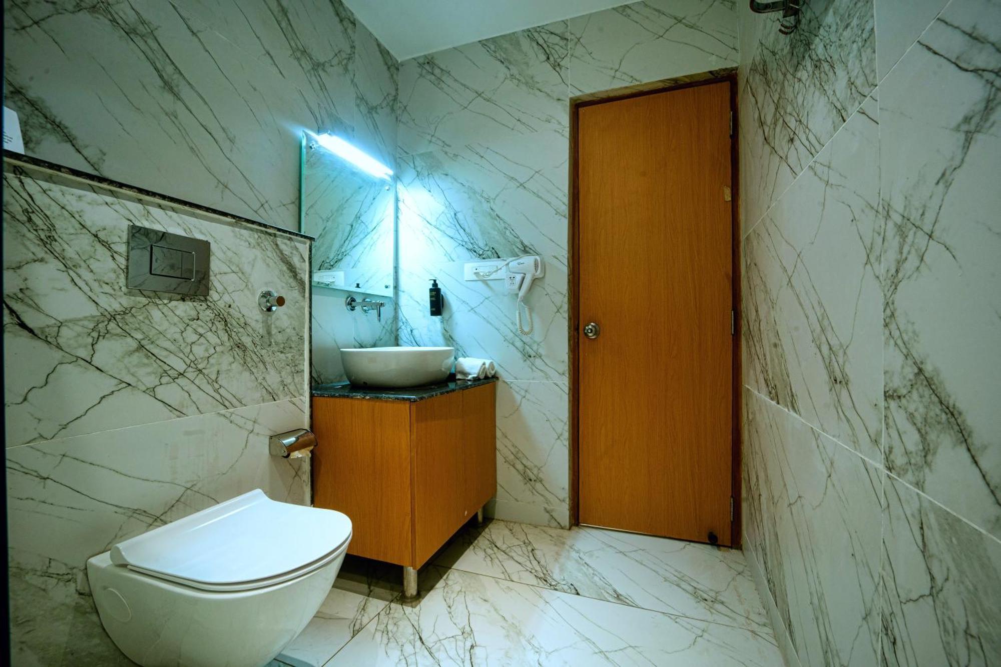 Hotel Grand Legacy Beacon, Dehradun Zewnętrze zdjęcie