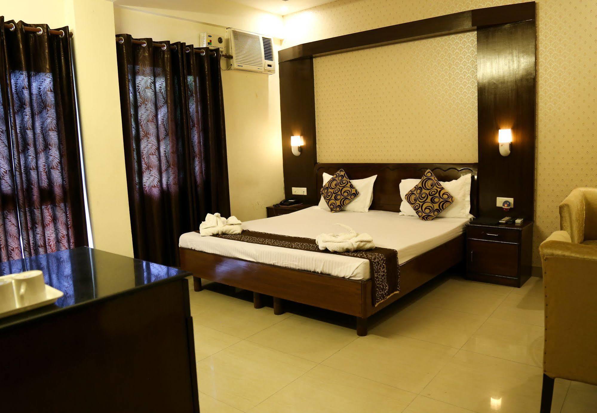 Hotel Grand Legacy Beacon, Dehradun Zewnętrze zdjęcie