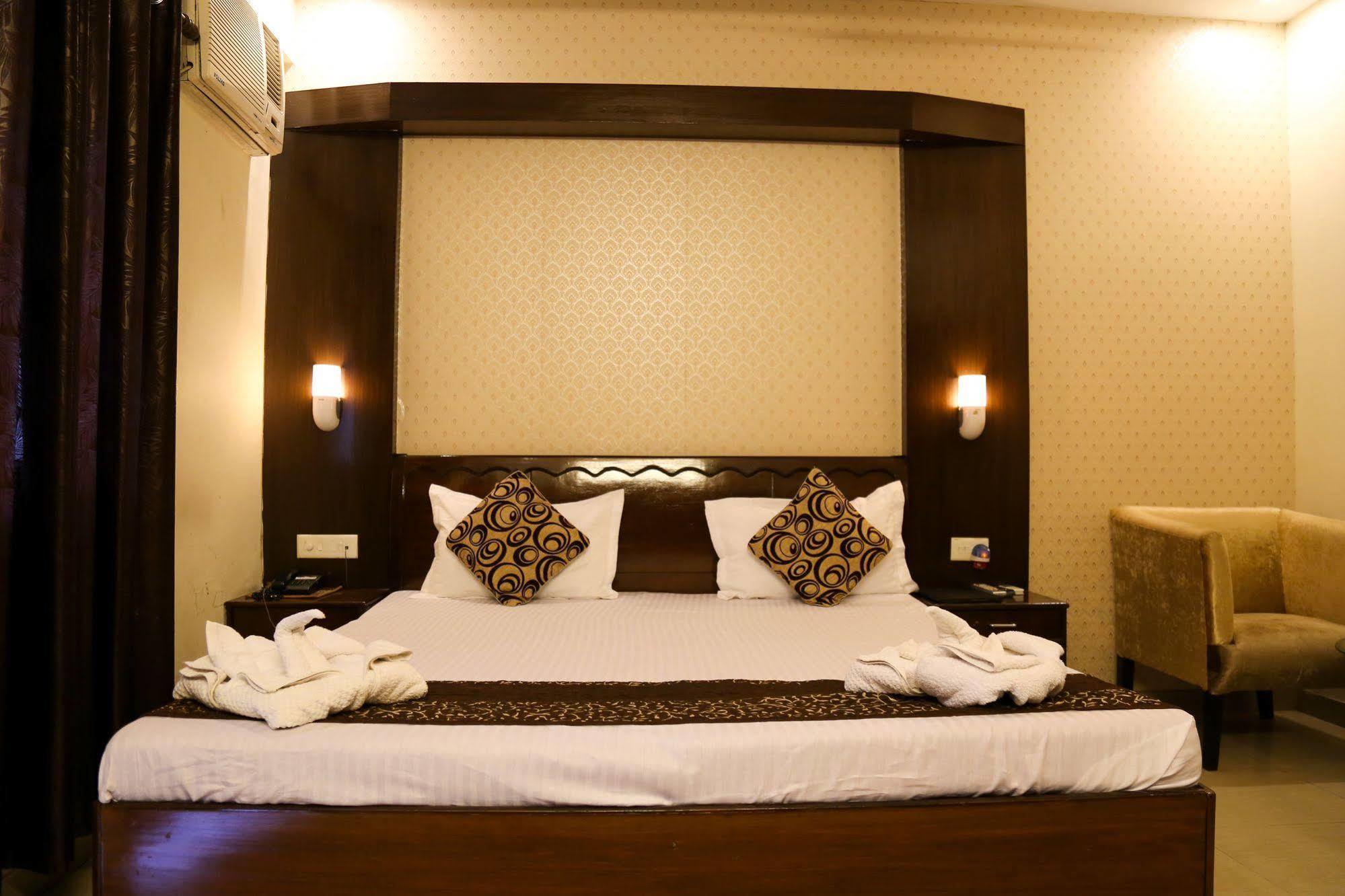 Hotel Grand Legacy Beacon, Dehradun Zewnętrze zdjęcie
