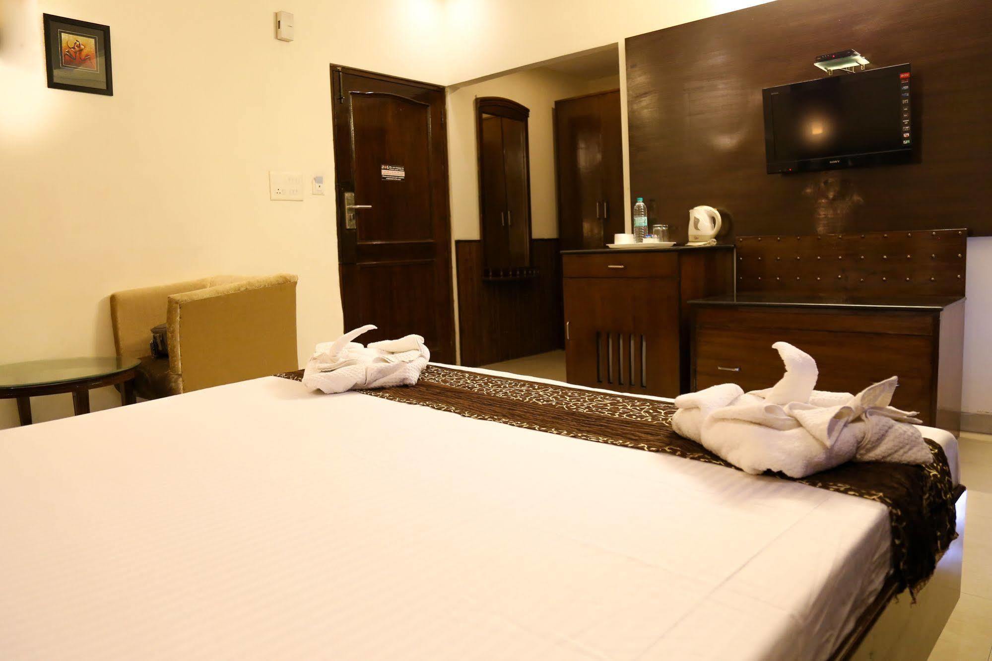 Hotel Grand Legacy Beacon, Dehradun Zewnętrze zdjęcie
