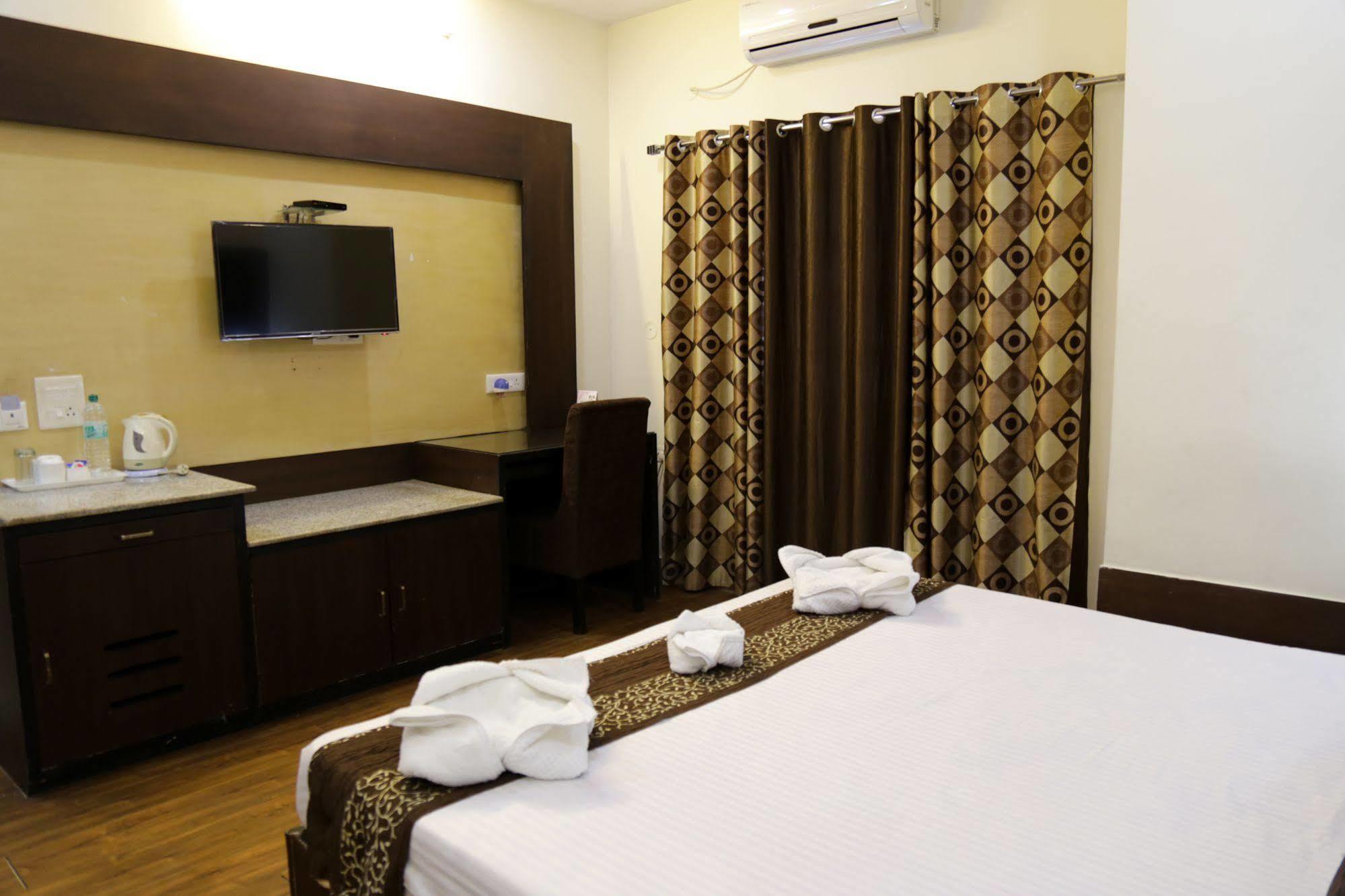 Hotel Grand Legacy Beacon, Dehradun Zewnętrze zdjęcie