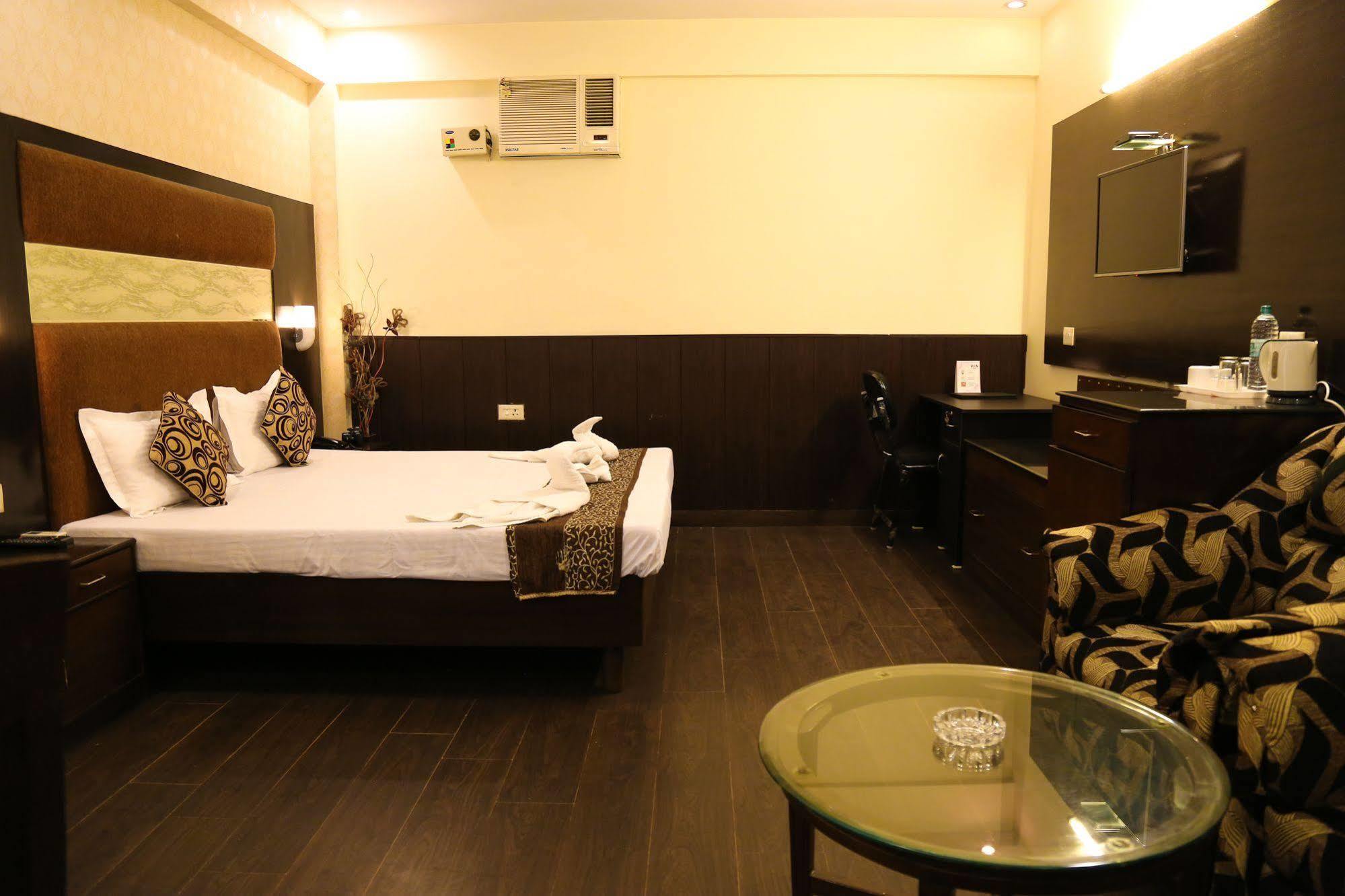 Hotel Grand Legacy Beacon, Dehradun Zewnętrze zdjęcie